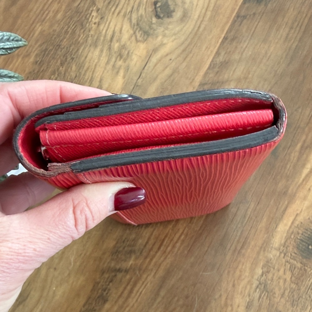 ** Louis Vuitton ** Wallet Epi Sarah Wallet Castillan Red Valentine’s Day COA - Picture 4 of 15